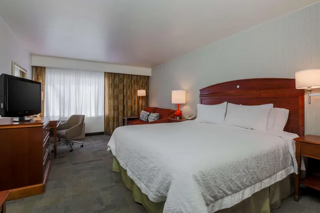 استوديو بسرير كينج، Hampton Inn Anchorage 2/5