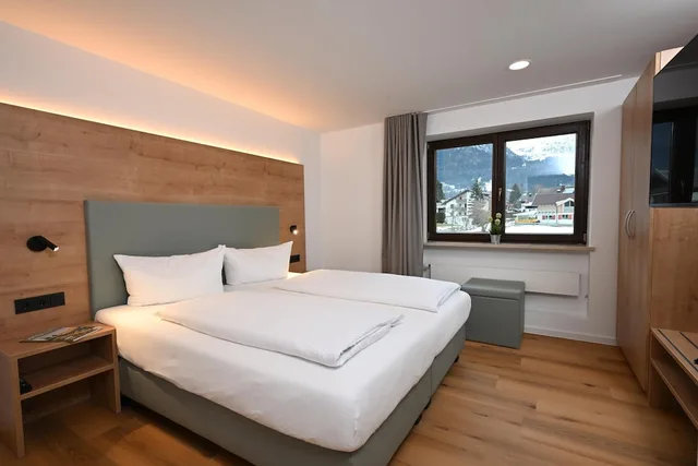 شقة بسرير كينج بشرفة مع أريكة بمنطقة جلوس في الملحق، Alpenhof Oberstdorf Hotel & Spa BW Signature Collection 1/4