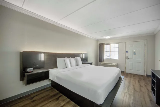 غرفة ديلوكس بسرير كينج، Motel6 San Antonio, TX – I-35 North Corridor 3/9