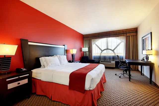 غرفة قياسية بسرير كينج لذوي الإعاقة، Holiday Inn Express Hotel And Suites Odessa 5/8