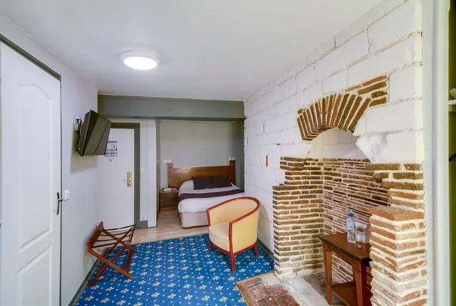 غرفة قياسية بسرير مزدوج، Brit Hotel Les Comtes de Champagne Centre Historique 10/10