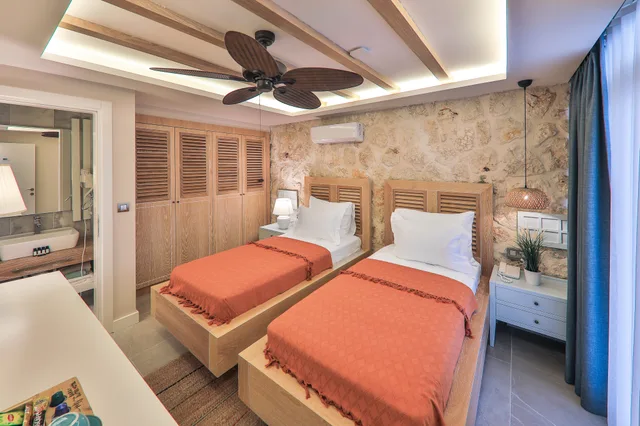 غرفة بمسبح خاص، Kalkan Saray Suites Hotel 1/2