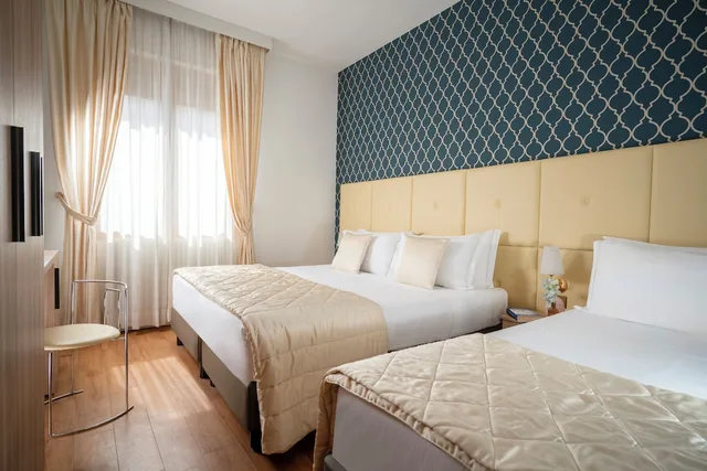 غرفة كلاسيكية ثلاثية بسرير مزدوج وسرير فردي، Hotel Re Enzo 2/8
