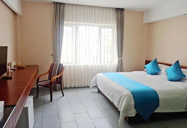 غرفة سوبيريور بسرير كوين بإطلالة على الحديقة، Sanya Luyi Sea View Hotel 1/2