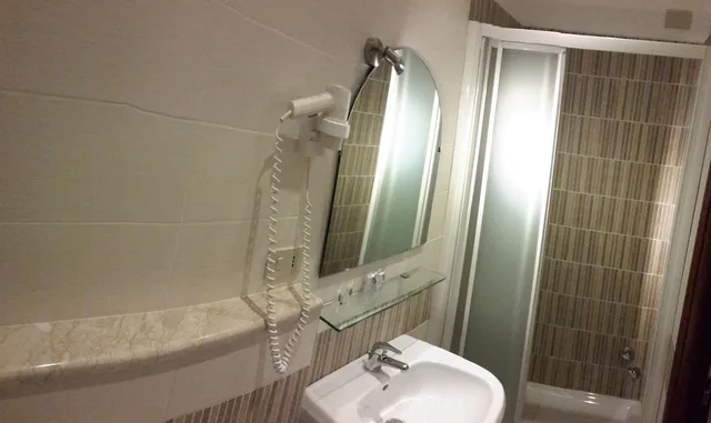 غرفة قياسية ثلاثية بسرير كوين وسرير فردي، Elios Hotel 6/6
