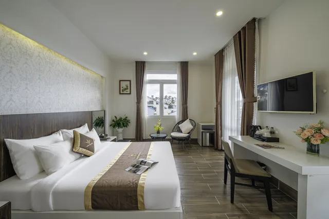 جناح بسرير كوين بشرفة، Minh Chien Hotel 2/5