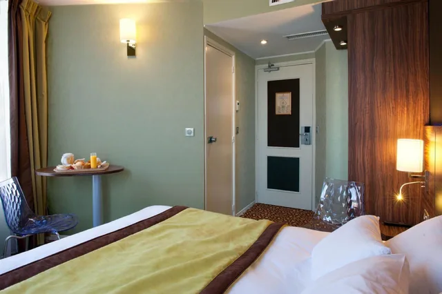 Room, Double Bed, Berkeley Paris 1/10