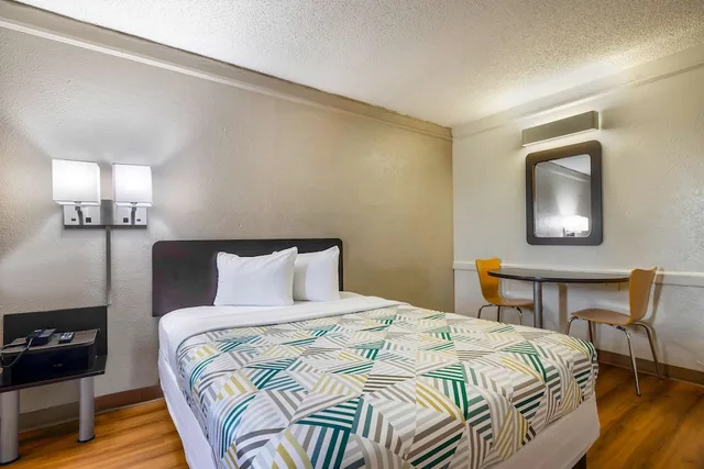 غرفة قياسية بسرير كوين، Motel6 Beaumont, TX 6/10