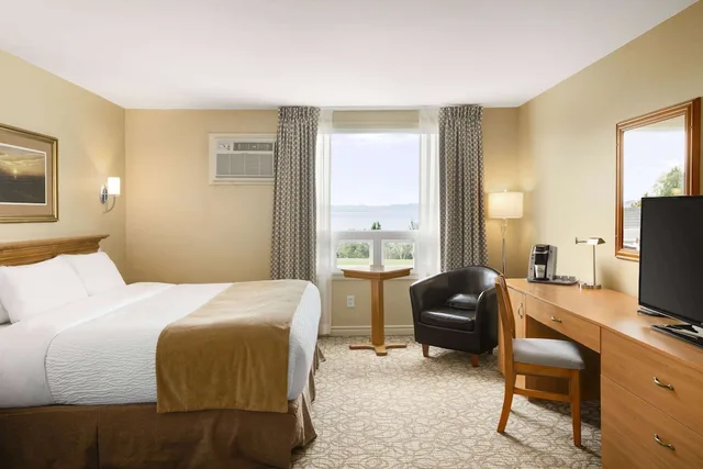 غرفة بسرير كينج، Days Inn by Wyndham Riviere-Du-Loup 1/8