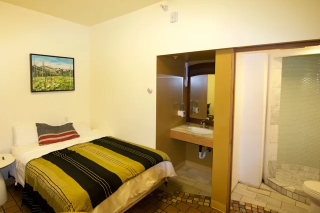 غرفة سوبيريور بسرير كوين بحمام خاص، Qupqugiaq Inn 4/7