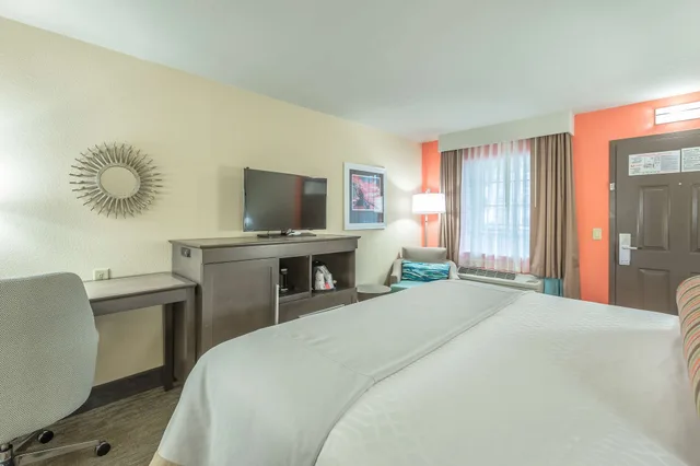 Standard, King Bed, Pool Side، Best Western Plus St. Simons 3/7
