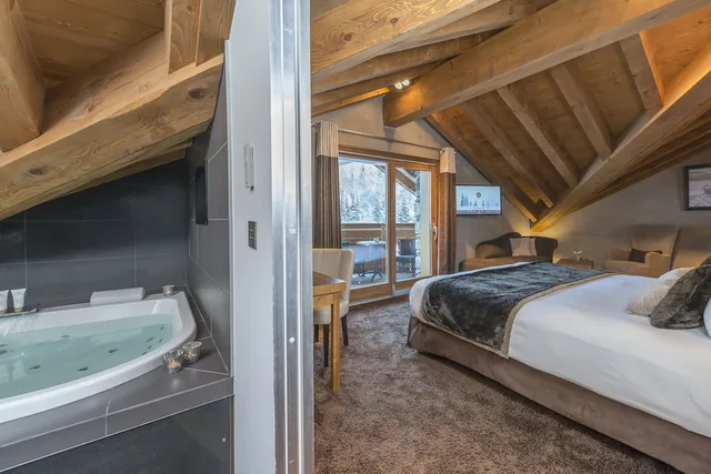 Charme, Junior Suite, King Bed، Le Kaila 3/3