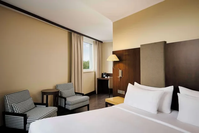 Superior, King Bed, Xl, Nh Stuttgart Airport 1/4