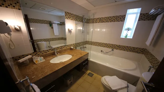 شقة بسرير كينج بغرفة نوم واحدة مع أريكة، Tulip Hotel Apartment Bur Dubai 9/10