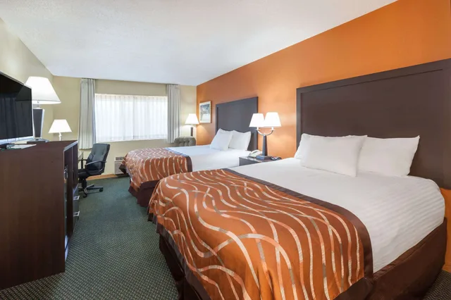 غرفة قياسية بسريرين كوين، Baymont by Wyndham Midland 1/2