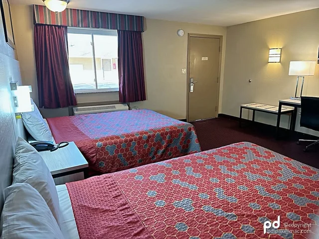 جناح ديلوكس بسريرين مزدوجين مع أريكة بمطبخ صغير، Travel Inn and Suites Flemington 2/7