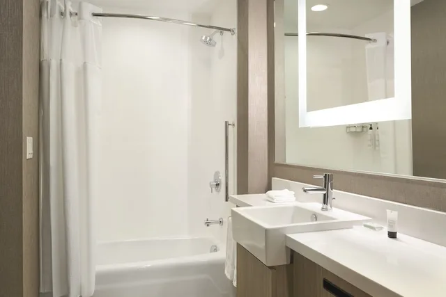 جناح بسرير كينج مع سرير سحّاب إضافي، SpringHill Suites by Marriott Las Vegas Airport 4/9