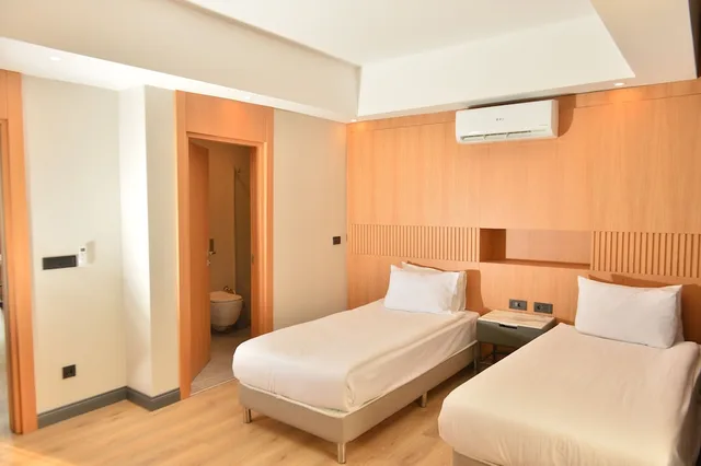 جناح ديلوكس بسريرين منفصلين وسرير كينج بإطلالة على البحر بغرفتي نوم بمطبخ صغير، Miarosa Kemer Beach 2/2