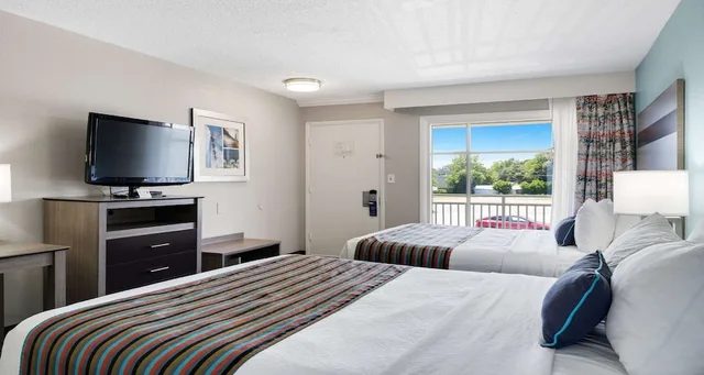 Standard, 2 Queen Beds, Ocean Front, Balcony، Best Western Plus Chesapeake Bay - Norfolk 6/9