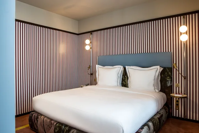 غرفة كلاسيكية بسرير كوين، Hotel du Rond-Point des Champs-Elysees 2/8