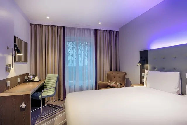 غرفة قياسية بسرير مزدوج، Premier Inn Dusseldorf City Friedrichstadt 3/6