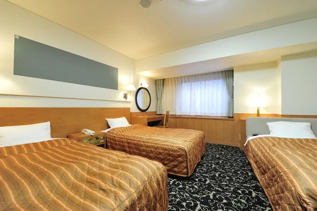 غرفة ثلاثية بسريرين منفصلين مع أريكة في الملحق، Hotel Global View Kushiro 1/6