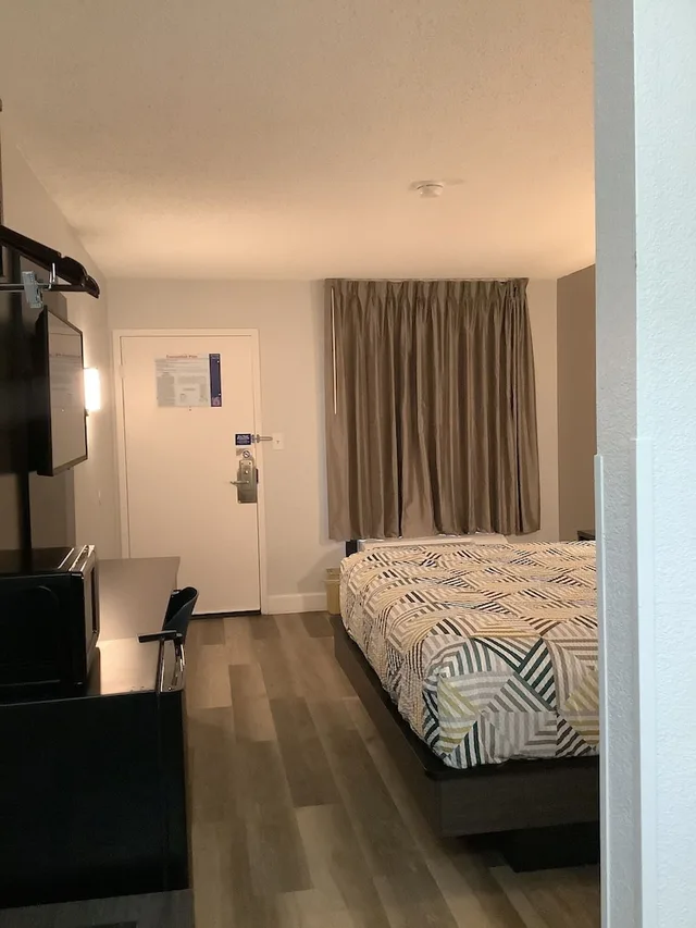 غرفة قياسية بسرير كينج للمدخنين، Motel6 Memphis, TN - East 10/10