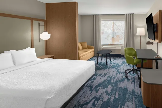 جناح بسرير كينج مع أريكة لذوي الإعاقة، Fairfield by Marriott Inn & Suites Norwalk 1/7