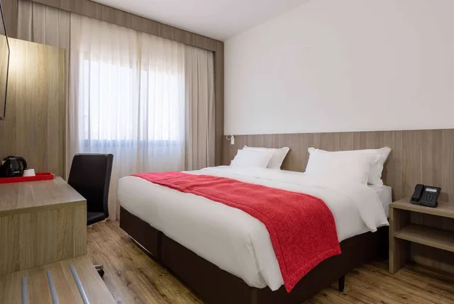 غرفة قياسية بسرير كينج، Ramada Encore by Wyndham Osasco 3/5