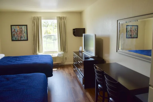 غرفة قياسية بسريرين مزدوجين، Stay Plus Extended Stay Suites 3/4