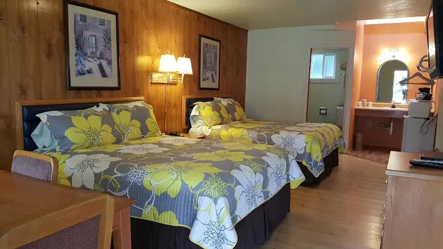 California, King Bed, King and Queen Bed، Coast Inn and Spa Fort Bragg 1/1