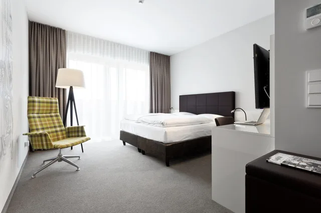 Comfort, Double Bed, Partial Lake View، Hotel 47 1/2