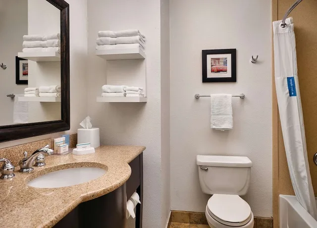 غرفة بسرير كينج، Hampton Inn Covington La 3/4