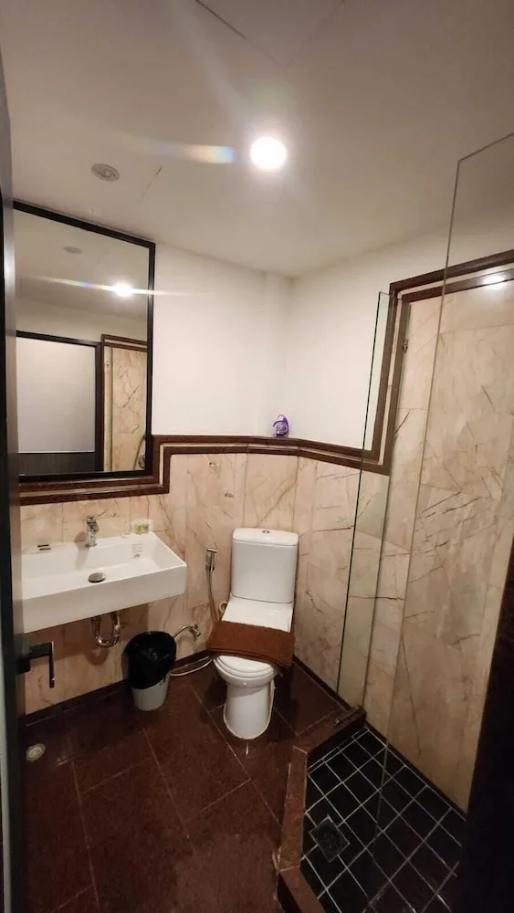 غرفة قياسية بسرير كوين، Max Hotel 17/19