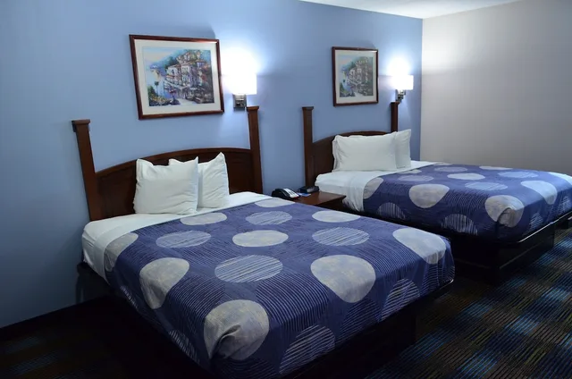 غرفة قياسية بسريرين كوين، Rodeway Inn Augusta West - Fort Gordon 2/6