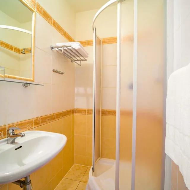 غرفة ثلاثية بسرير فردي، Hotel Uno Prague 4/4