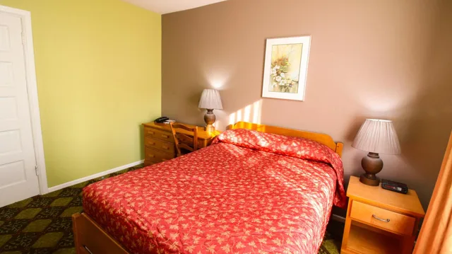 Petite، James Bay Inn Hotel Suites Cottage 1/5
