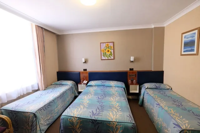 غرفة عائلية بسرير مزدوج وسريرين منفصلين، Mitre House 2/2