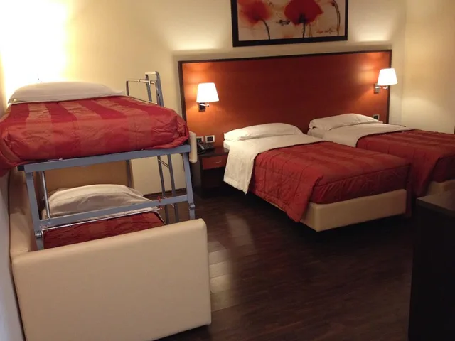غرفة قياسية رباعية، Hotel Gullo 1/2