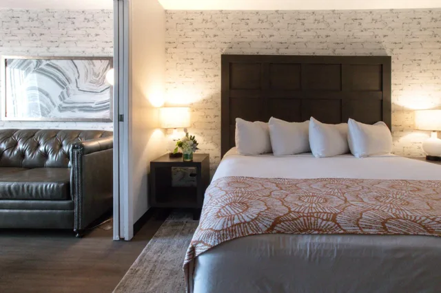 جناح تنفيذي بسرير كينج، Oxford Suites Chico 2/3