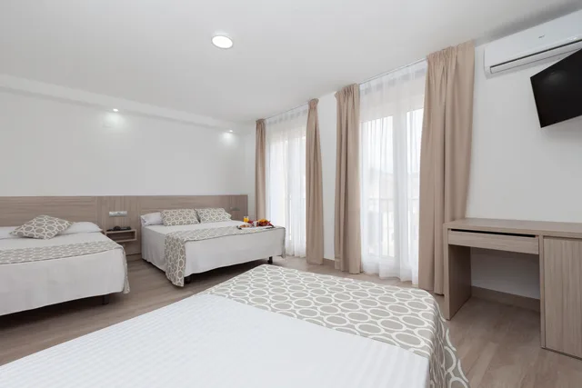 غرفة قياسية رباعية، Olympia Hotel Ronda II 1/8