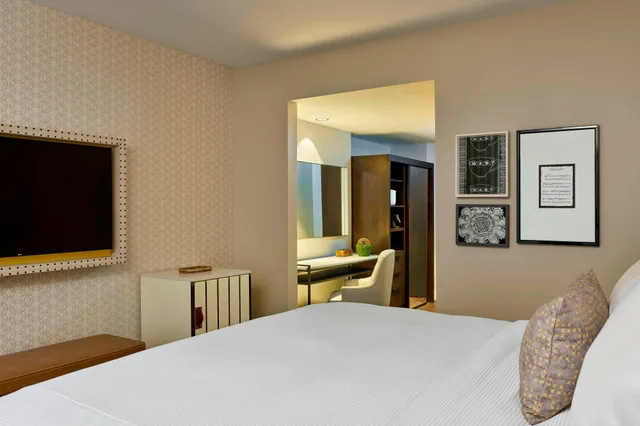 غرفة بسرير كينج، Autograph Collection the Hotel At Avalon 1/1