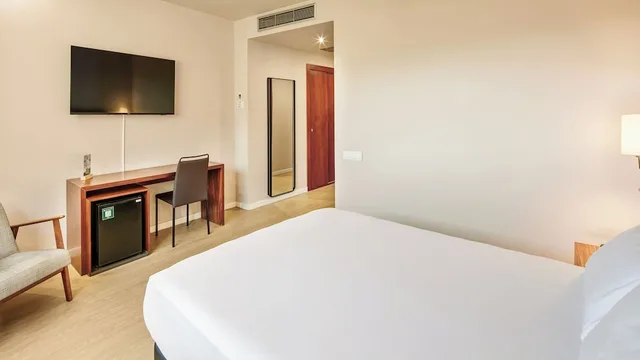 غرفة سوبيريور بسرير مزدوج وسرير فردي مع سرير إضافي، Sercotel Ciutat de Montcada 5/9