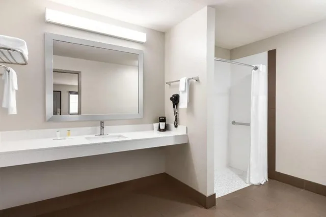 غرفة رباعية بسريرين كوين لذوي الإعاقة، Days Inn By Wyndham San Antonio Near Fiesta Park 3/3