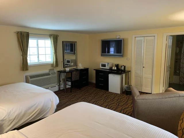 غرفة بسرير كوين، Four Winds Country Motel 2/10