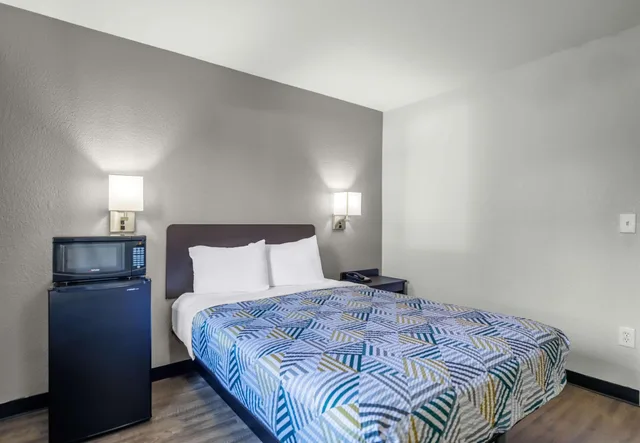 غرفة بسرير كوين، Motel6 Elizabethtown, KY 3/10