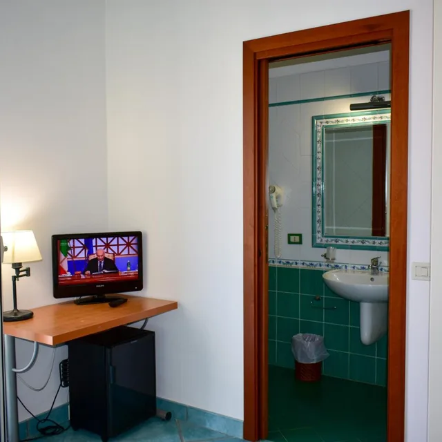 Room, Double Bed, Street View، Hotel Amyclae 9/10