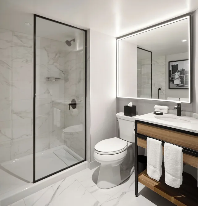 Executive, King Bed, Bay View، Hotel MOCO Valleyfield 2/3