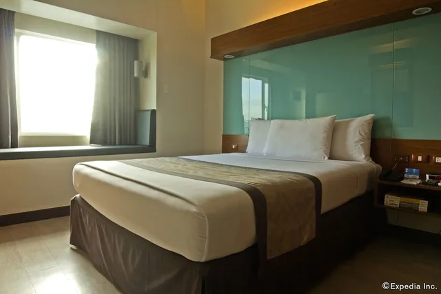 Suite, Queen Bed, Microtel By Wyndham Up Technohub 1/6