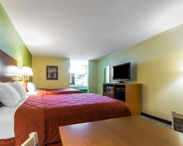 غرفة بسريرين كوين للمدخنين، Econo Lodge Franklin South KY 1/10